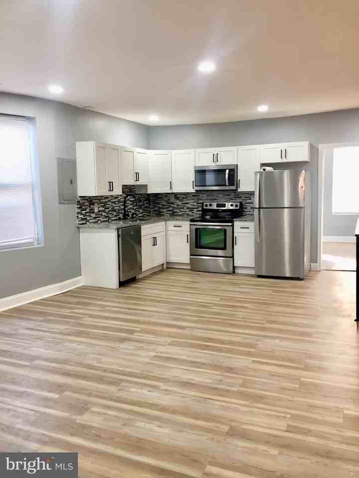 417 N Salford St - Photo 7 of 22