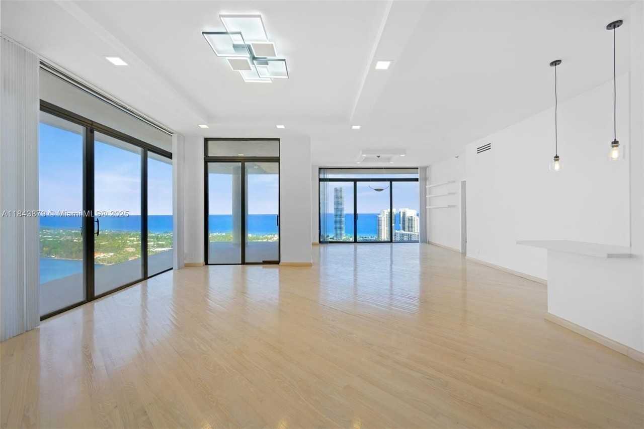 19355 Turnberry Way #PHK - Photo 2 of 29