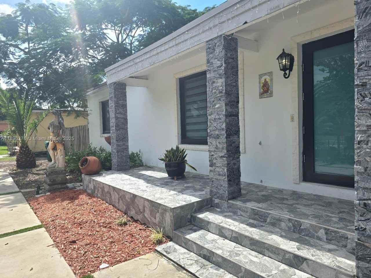 14900 Nw 9th Ct - Photo 2 of 8