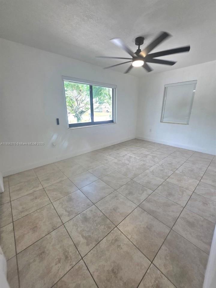 14900 Nw 9th Ct - Photo 4 of 8