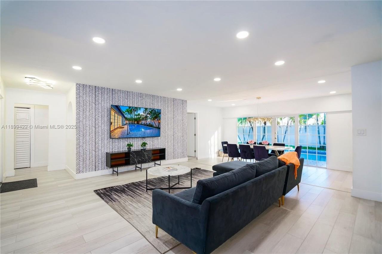 1244 Garfield St - Photo 3 of 28