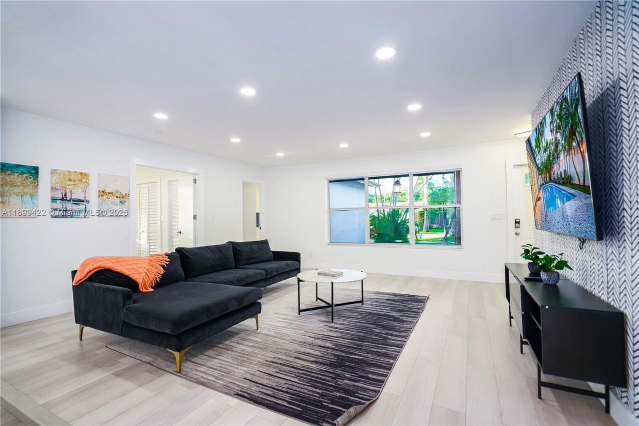 1244 Garfield St - Photo 4 of 28