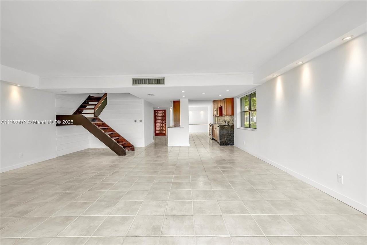 295 Fern Dr #4-1 - Photo 4 of 23