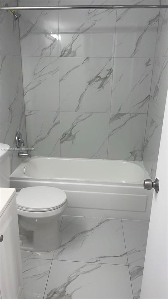 4801 Nw 7th St #703-16 - Photo 5 of 9