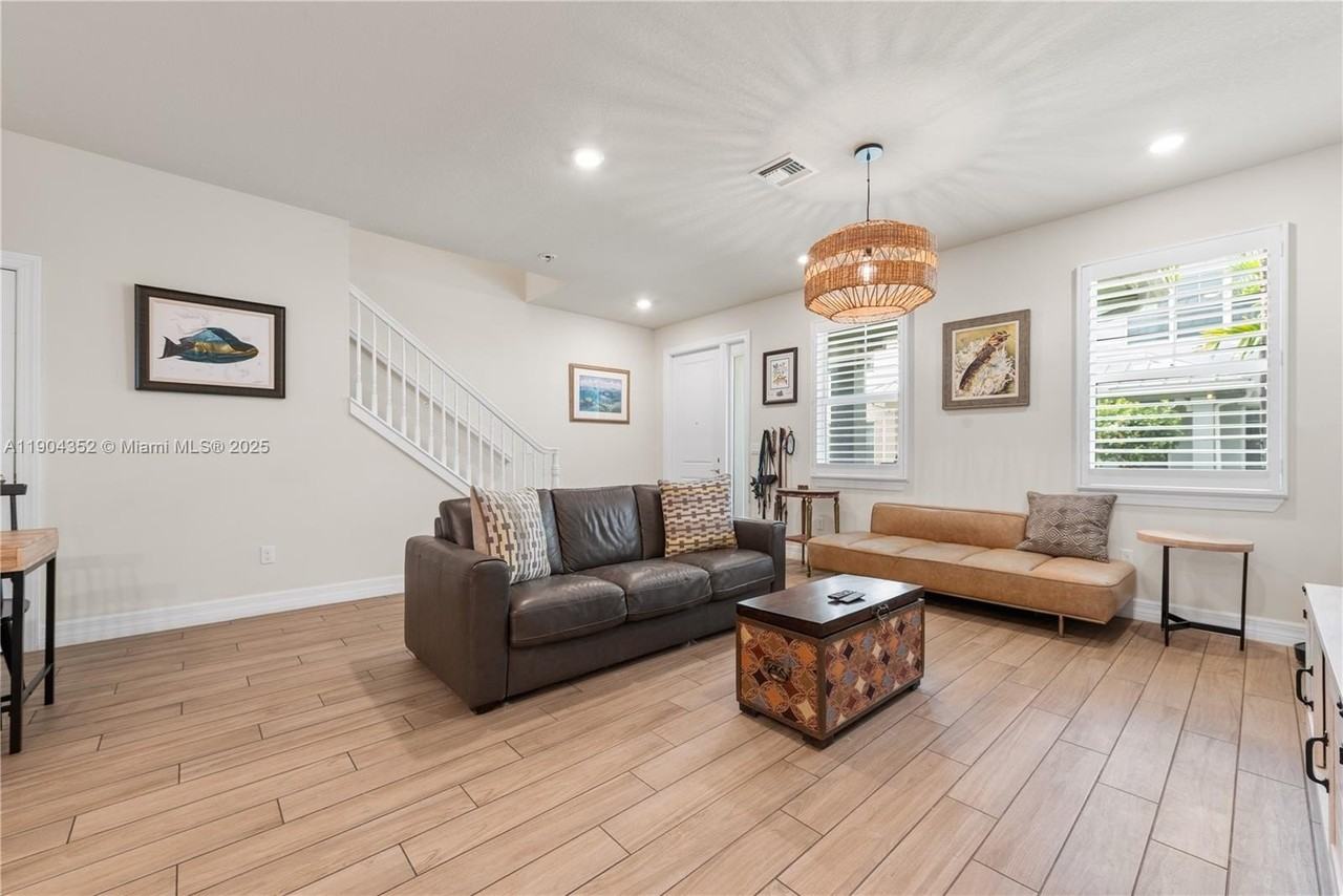 1030 Eucalyptus Dr #2 - Photo 6 of 22