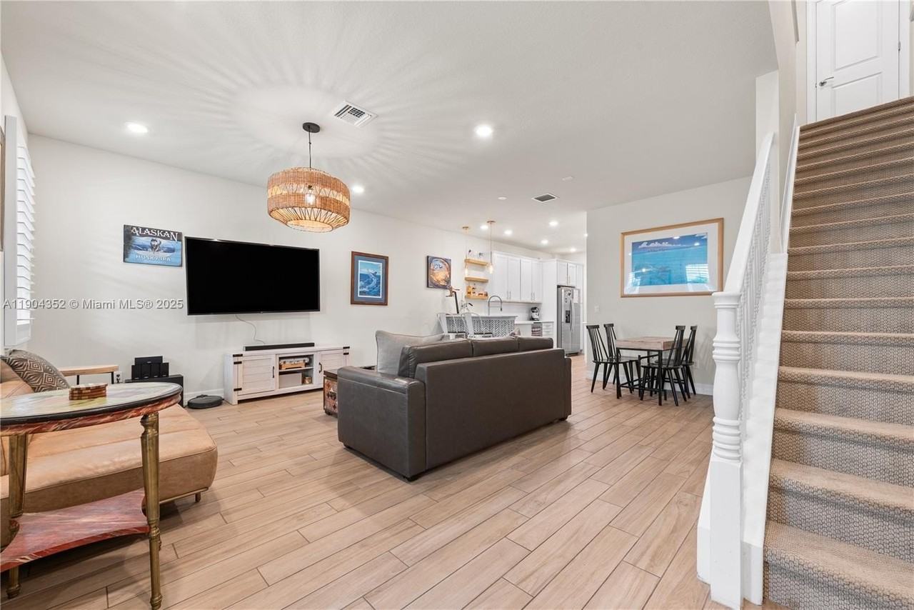 1030 Eucalyptus Dr #2 - Photo 7 of 22