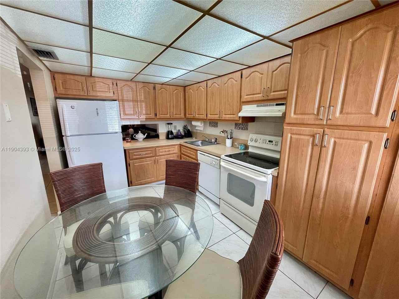 3051 Nw 46th Ave #108 - Photo 5 of 39