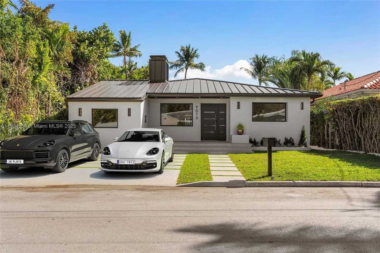 9073 Dickens Ave - Photo 5 of 50