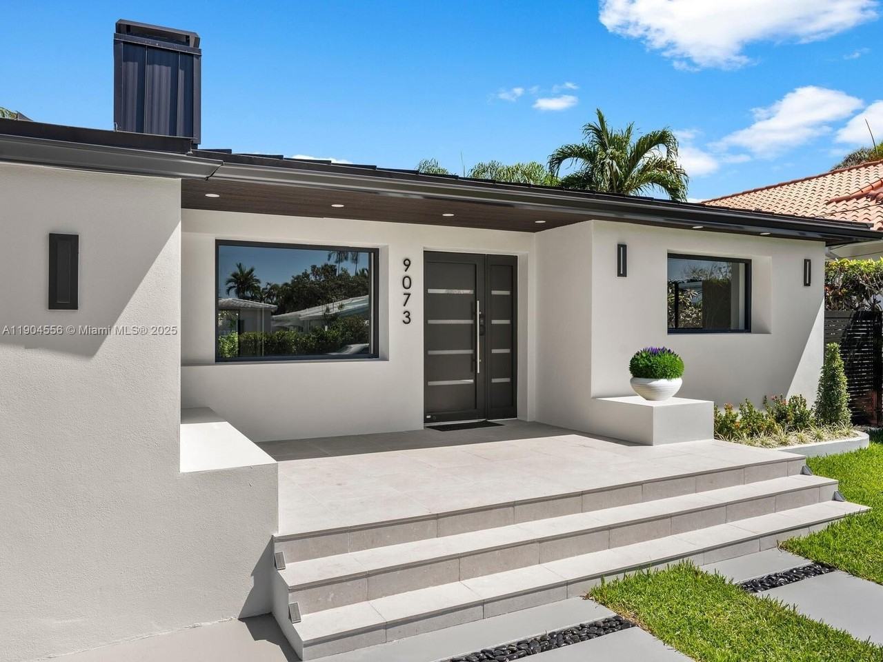 9073 Dickens Ave - Photo 7 of 50