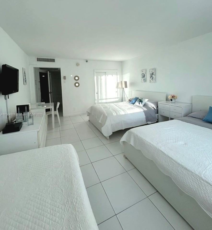 5445 Collins Ave #617 - Photo 3 of 9