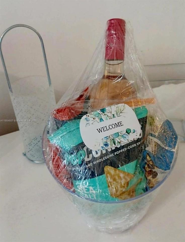 5445 Collins Ave #617 - Photo 7 of 9