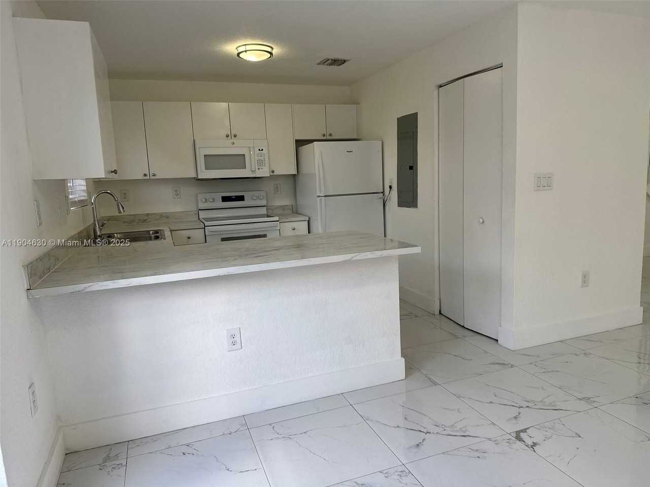 618 Sw 2nd Pl - Photo 2 of 23