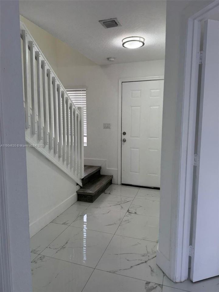 618 Sw 2nd Pl - Photo 7 of 23