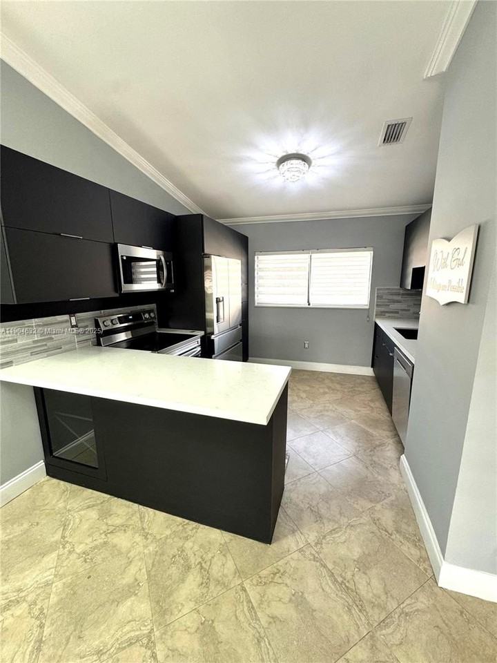 7870 W 29th Way #201 - Photo 5 of 18