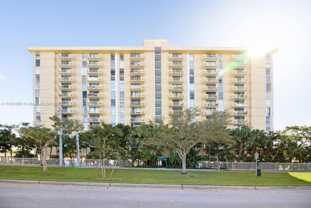 2350 Ne 135th St #1111 - Photo 1 of 1