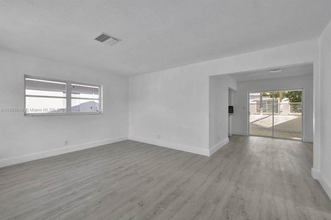 4964 Nw 48th Way - Photo 5 of 8