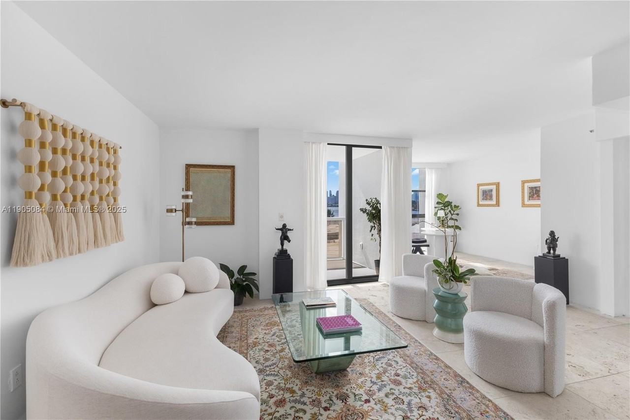 9 Island Ave #402 - Photo 2 of 38