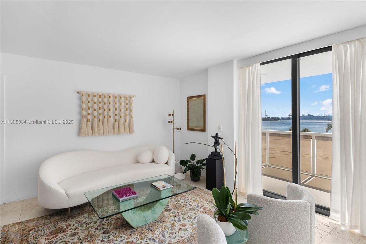 9 Island Ave #402 - Photo 4 of 38