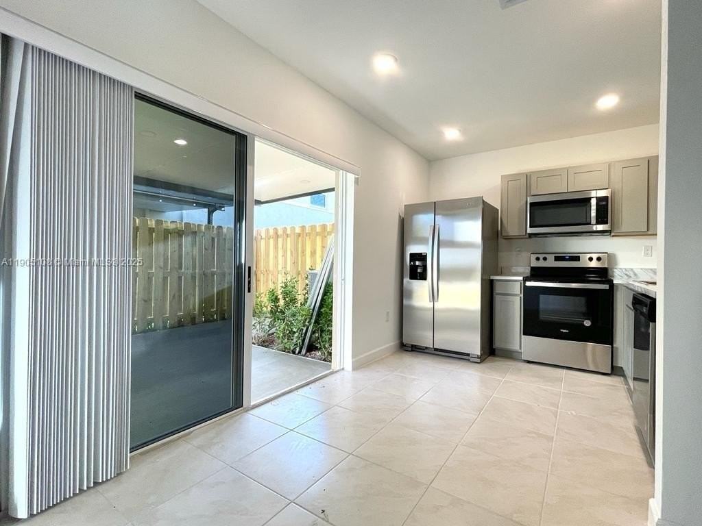 441 Ne 5th Ter #441 - Photo 3 of 17