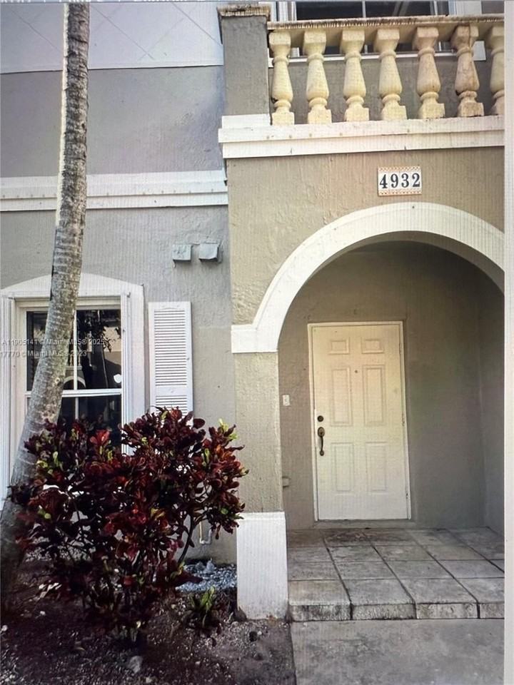 4932 Sw 140th Ter #1 - Photo 3 of 27