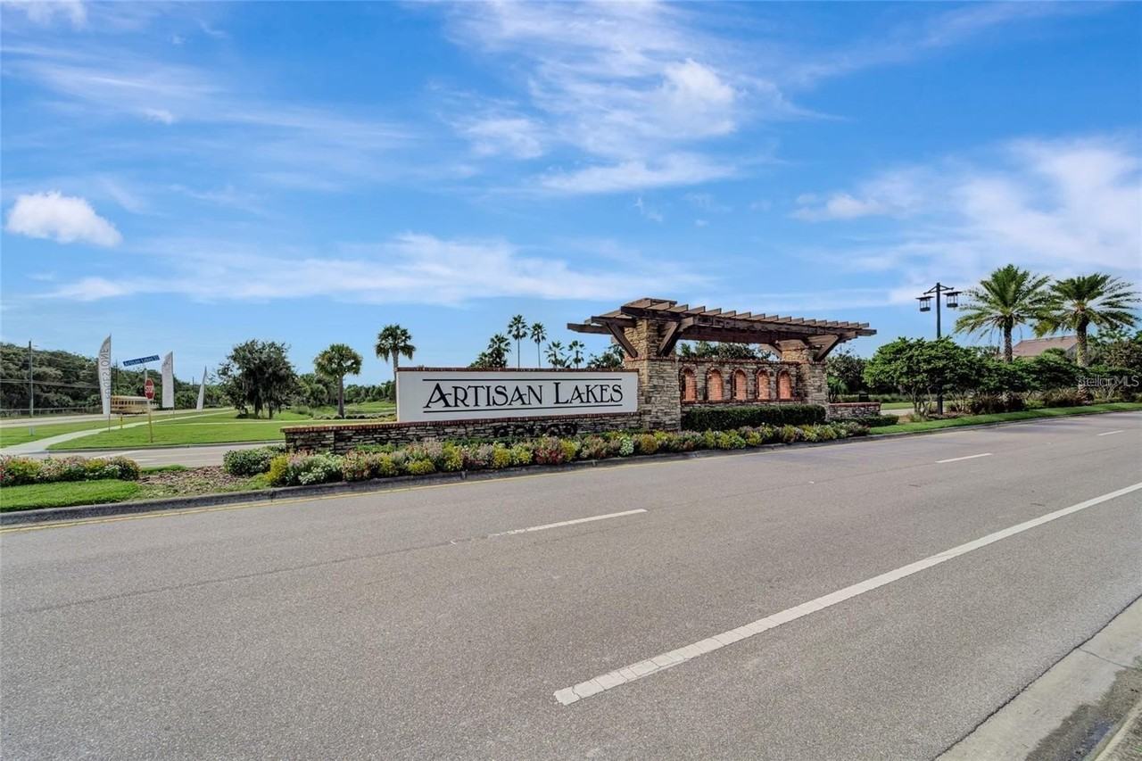 6313 Willowside St - Photo 3 of 36