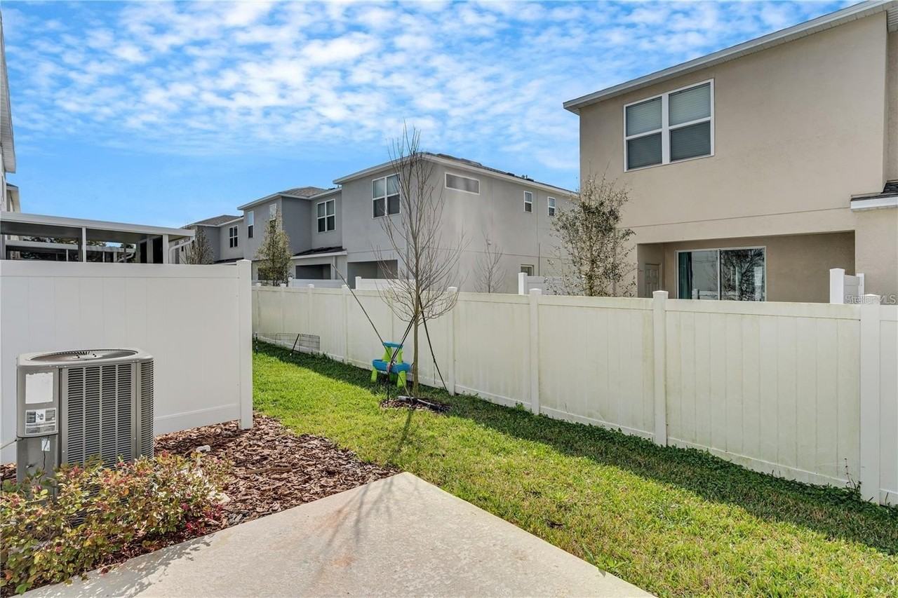 6313 Willowside St - Photo 7 of 36