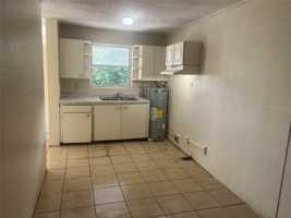 featured image of 543 Division St #3