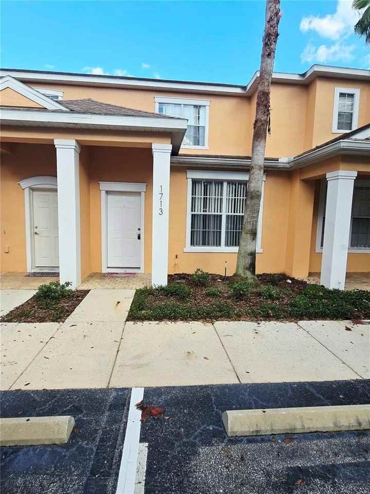 1713 Retreat Cir - Photo 2 of 18