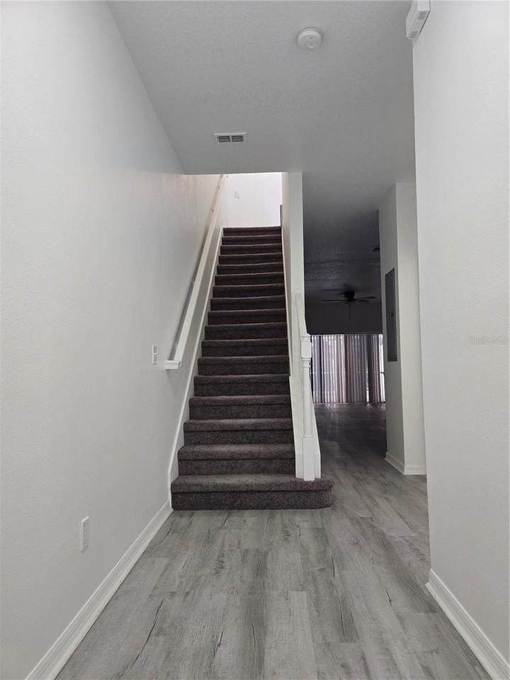 1713 Retreat Cir - Photo 3 of 18