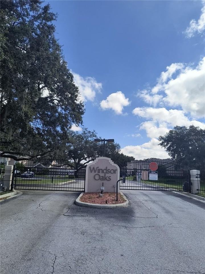 1657 Windsor Oak Ct - Photo 3 of 31