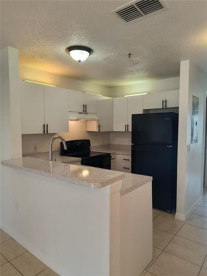 1657 Windsor Oak Ct - Photo 4 of 31