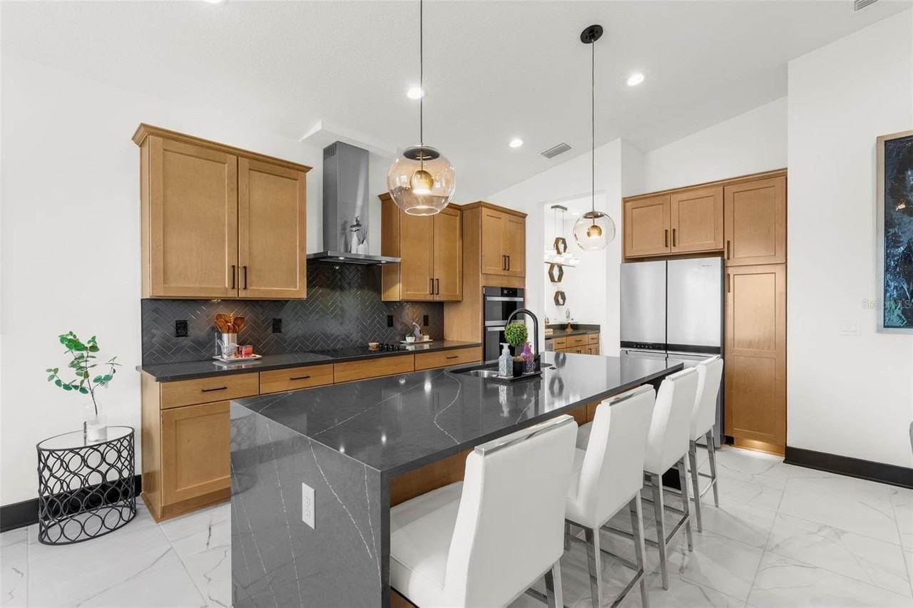 8756 Windlass Cv - Photo 4 of 50