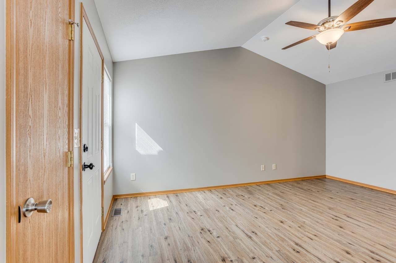 1028 E Karla Ct - Photo 3 of 30