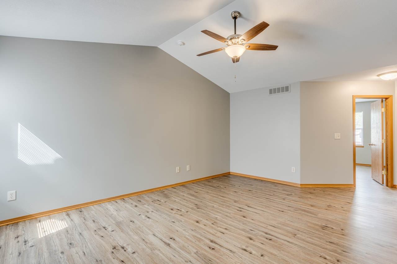 1028 E Karla Ct - Photo 4 of 30