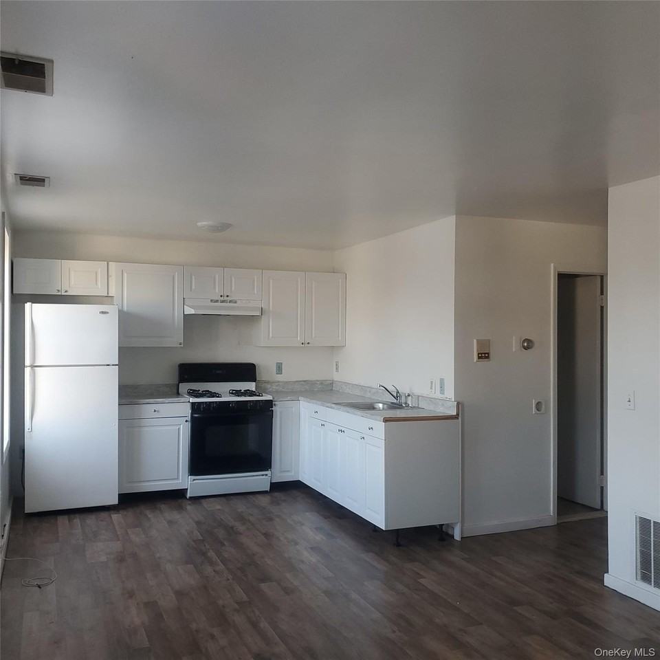 8 Main St - Photo 4 of 7