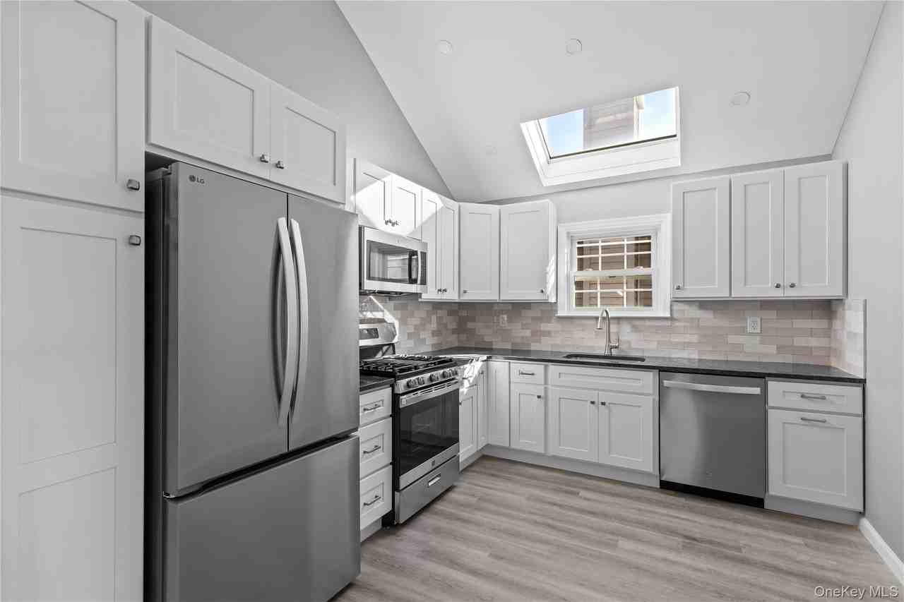 310 Lindell Blvd - Photo 2 of 29