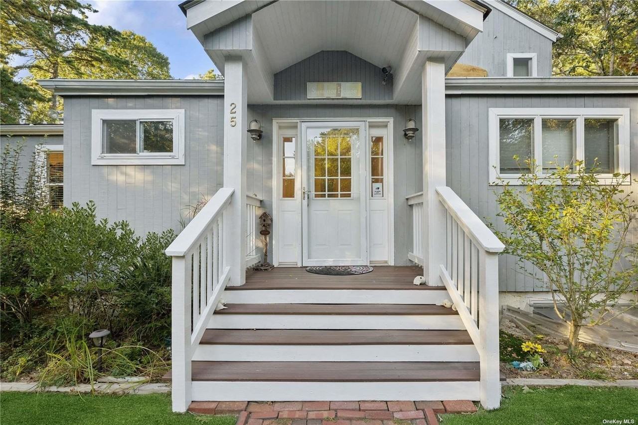 25 Blue Jay Way - Photo 3 of 35