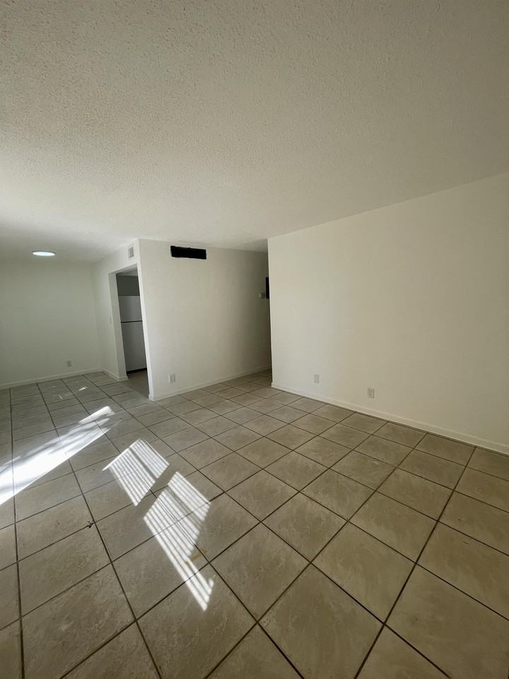 807 NW 24th Street - Photo 2 of 8
