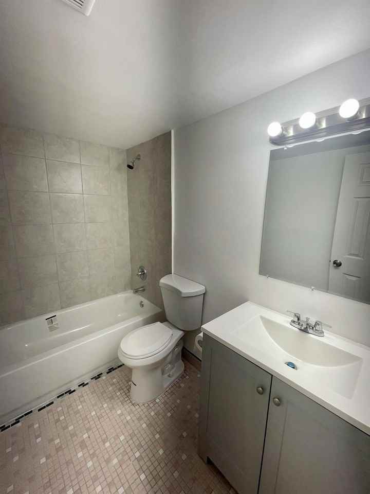 807 NW 24th Street - Photo 4 of 8