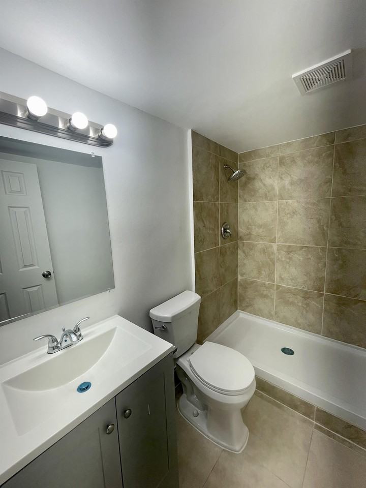 807 NW 24th Street - Photo 7 of 8
