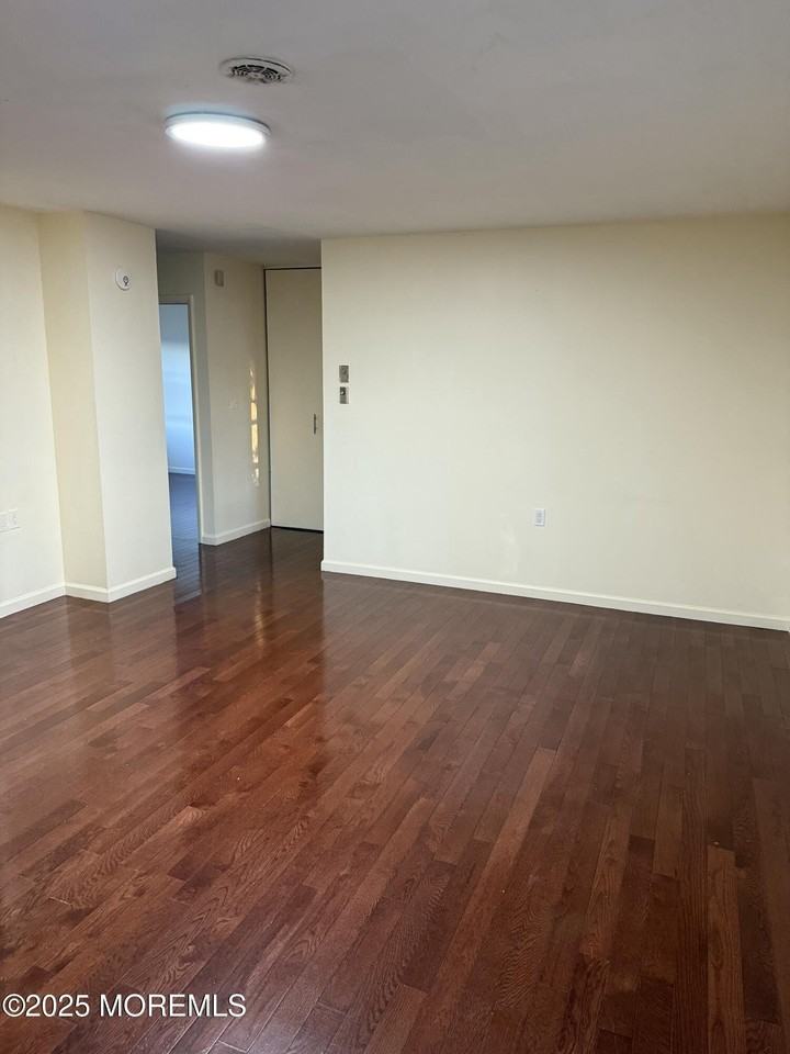 42K Cambridge Ct - Photo 3 of 14