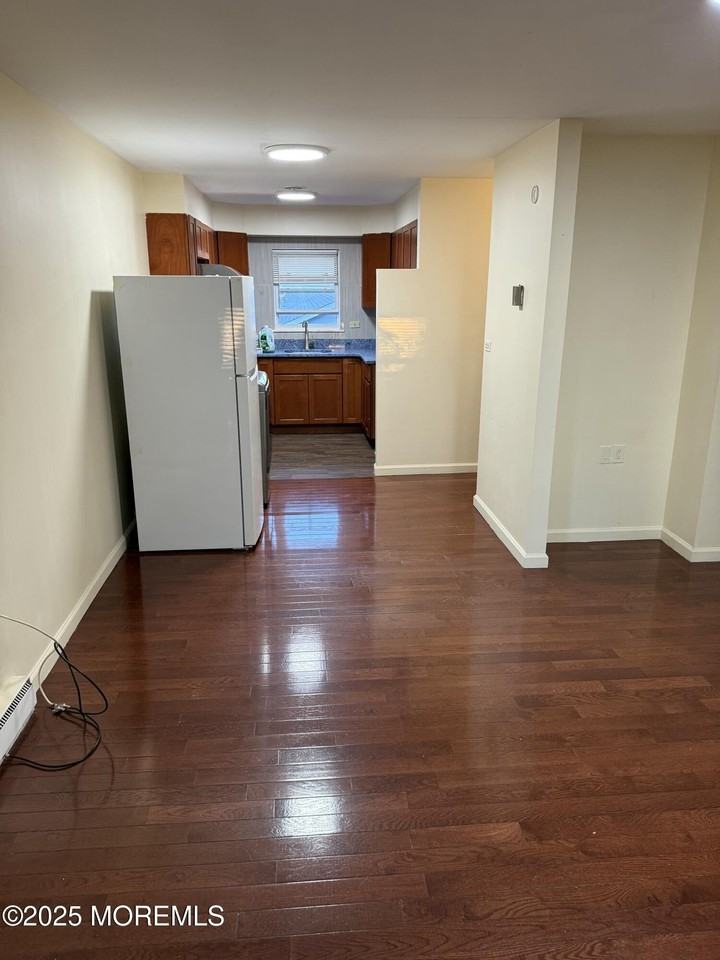 42K Cambridge Ct - Photo 5 of 14