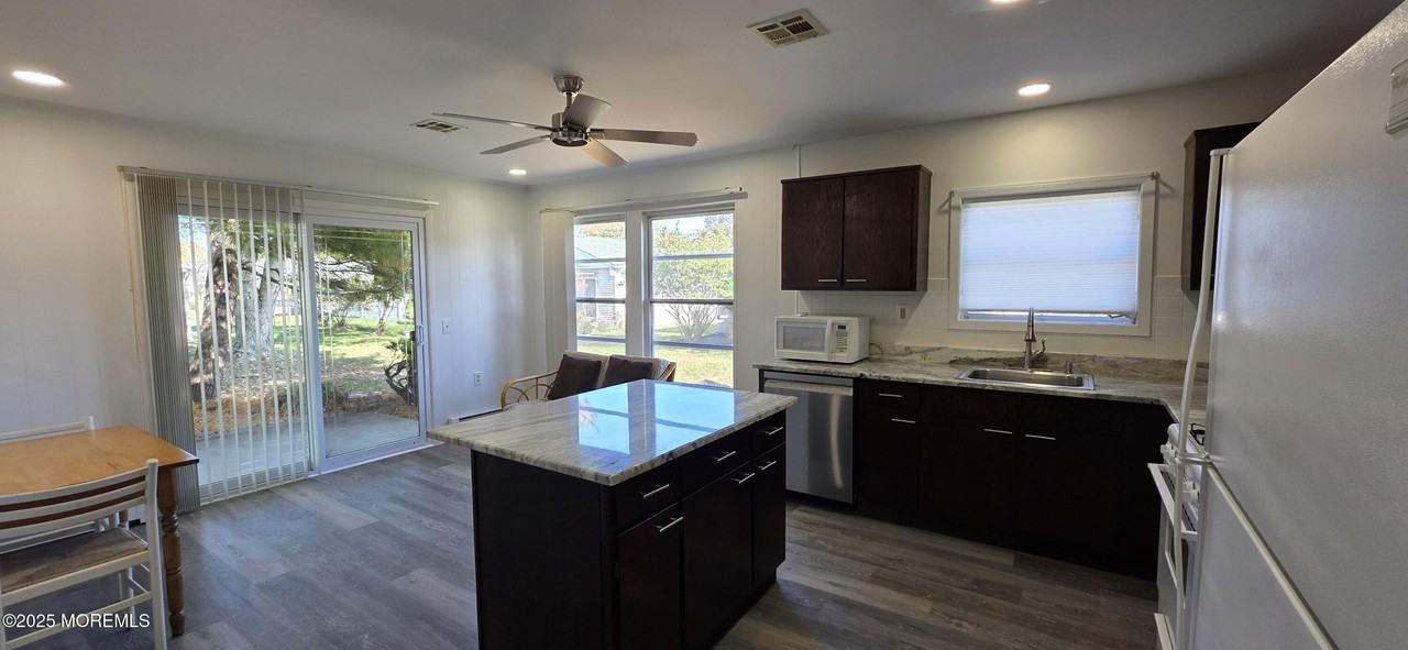 90 Rodhos St - Photo 3 of 36