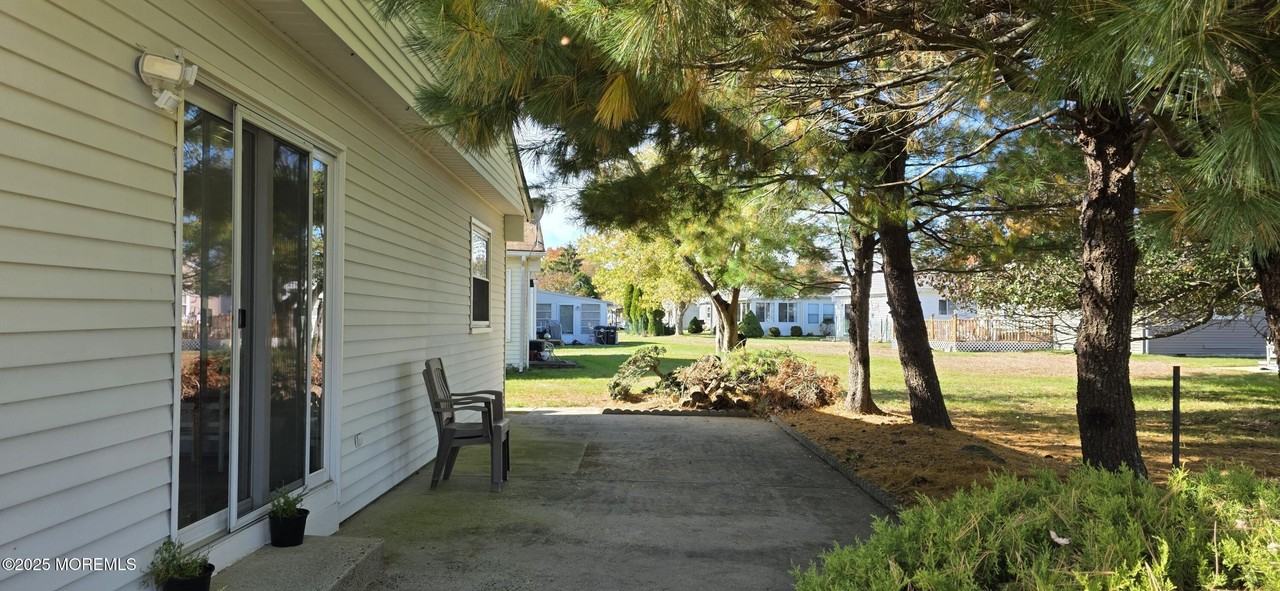 90 Rodhos St - Photo 5 of 36