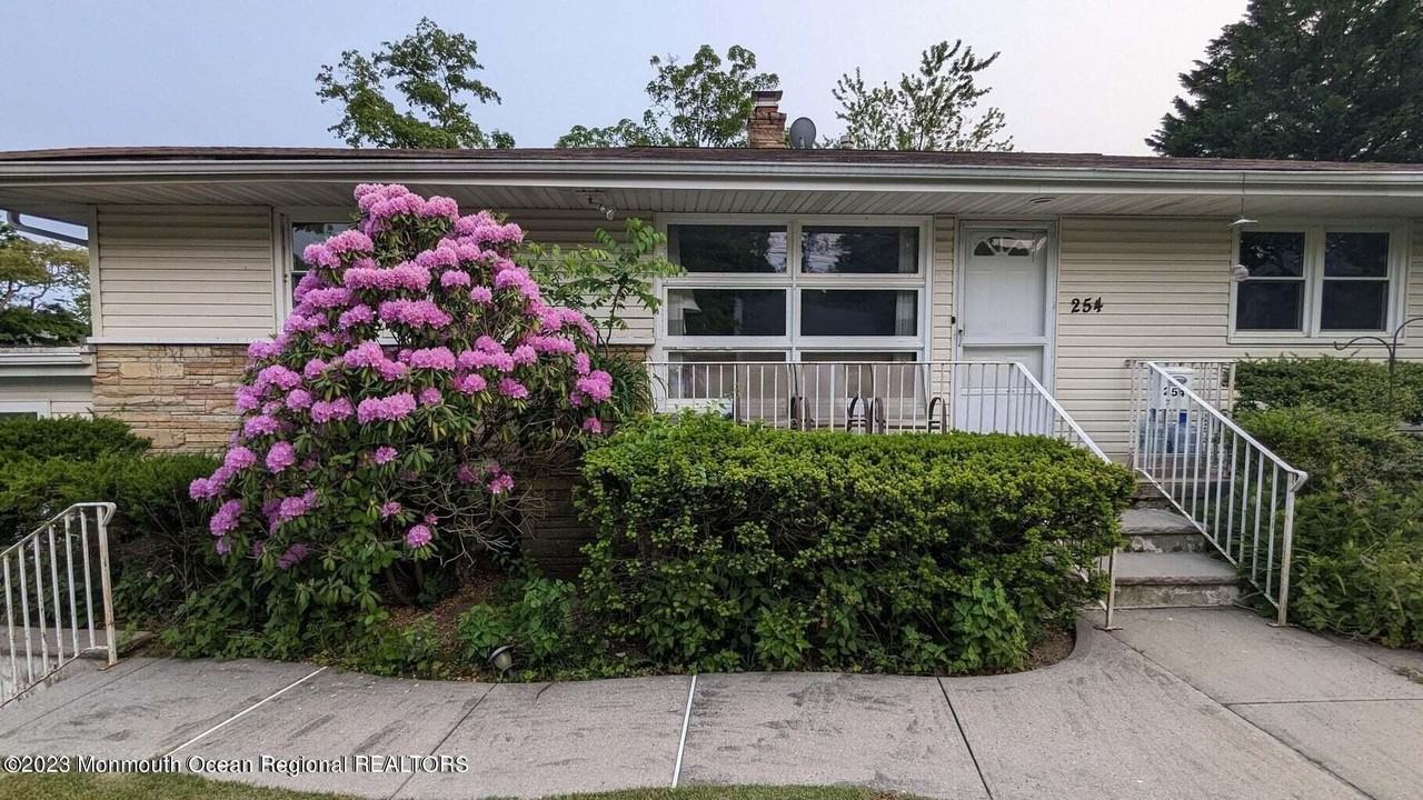 254 Garfield Ave - Photo 2 of 26