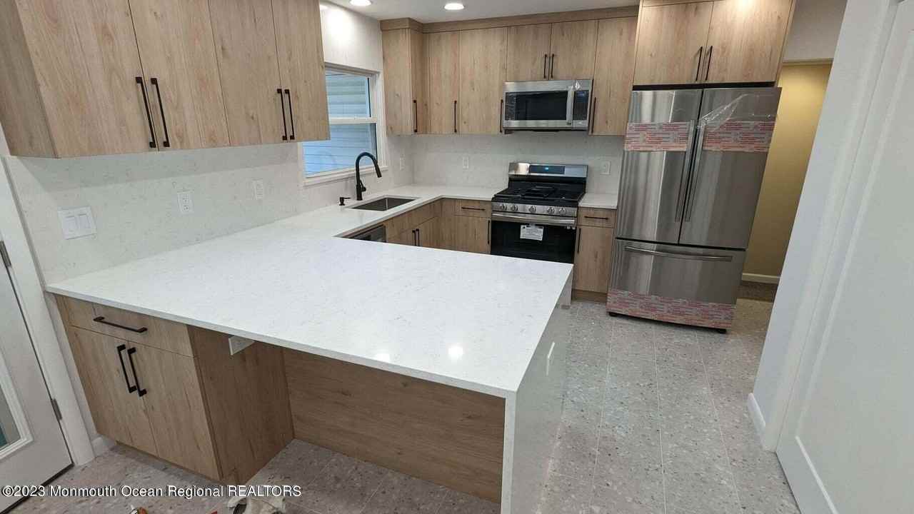 254 Garfield Ave - Photo 4 of 26