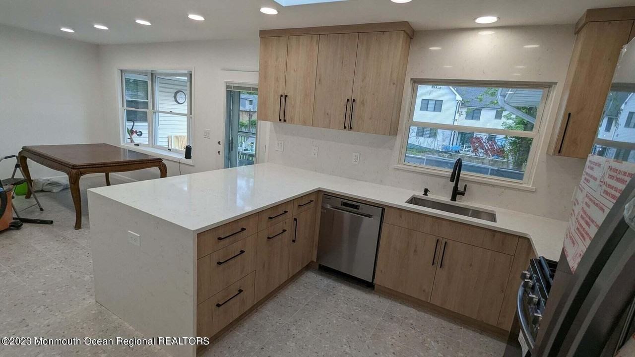 254 Garfield Ave - Photo 5 of 26