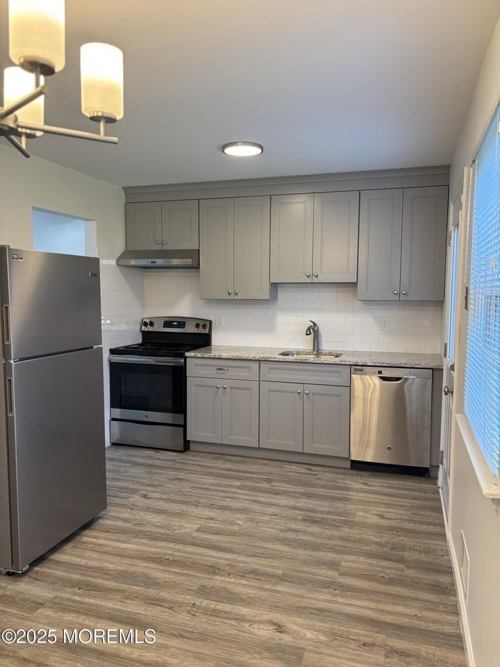 159 Village Green Way - Photo 6 of 17