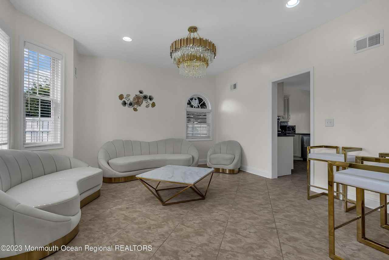 1607 Holbrook Street - Photo 5 of 38