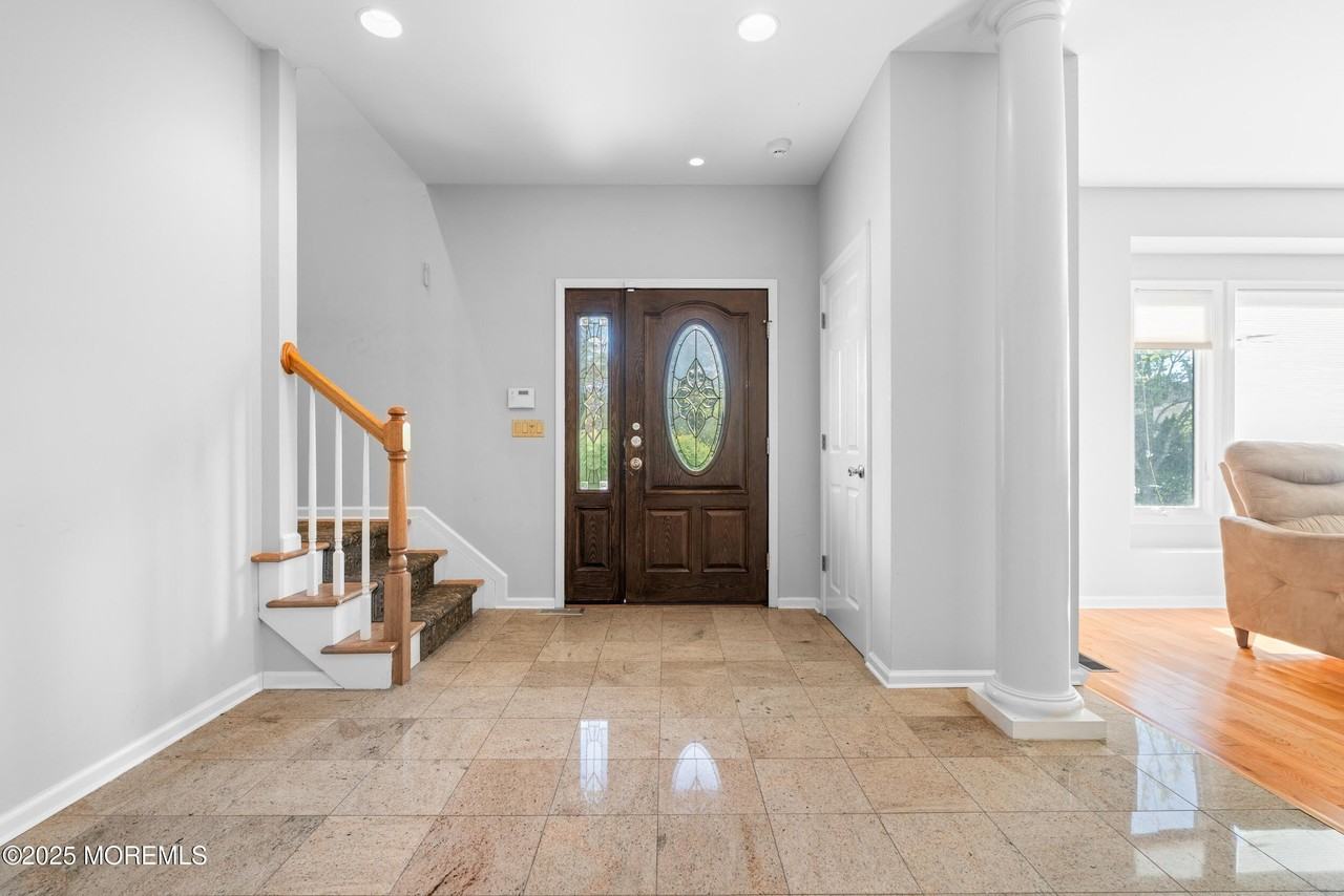 230 Norwood Ave - Photo 5 of 50